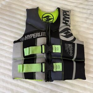Hyperlite ski wakeboard life vest jacket youth 50 to 90 lbs
